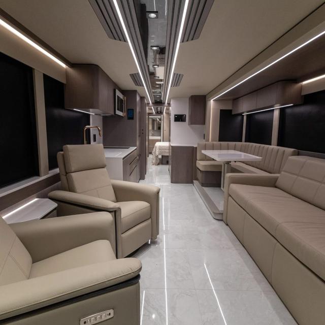 LC026 - LOKI Coach - Prevost H3-45